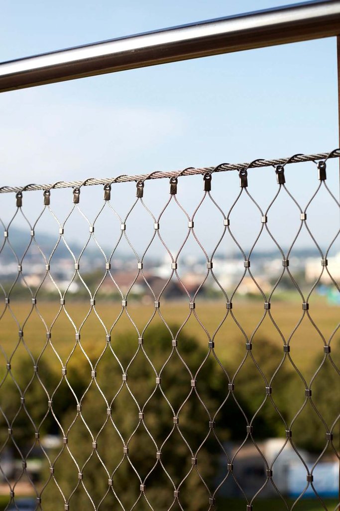 编织型不锈钢绳网在动物园防护与高空防坠中的应用